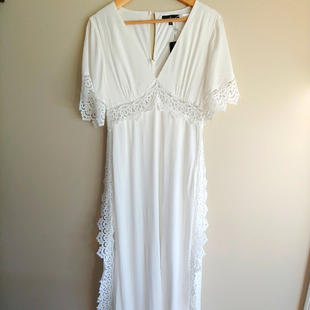 BRAND NEW - beautiful white maxi dress, medium